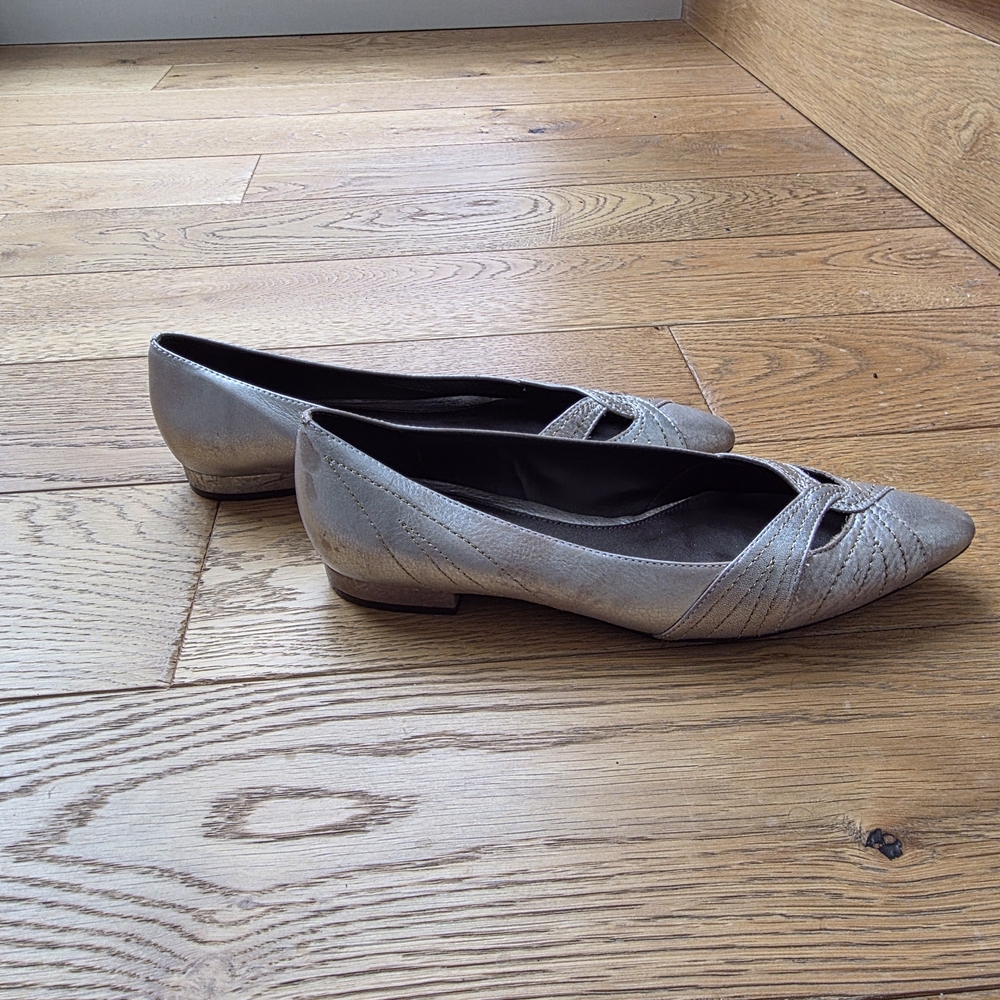 Carlos Silver Women's Flats - Picture 5 of 8